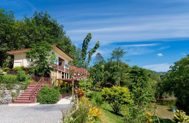 Khao Sok River Home Resort
