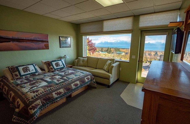 Kindness Room – Good Karma Inn – Bed and Breakfast in Homer, Alaska