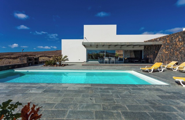 Kinegua Design house 5 habit. 10 people M3 + M2 WIFI. Climatized pool