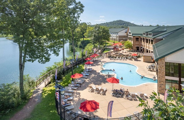 King ADA Room + Tub | Park & Lake Access