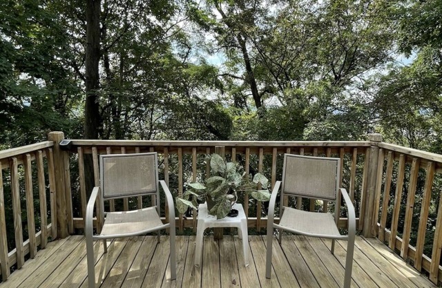 King Bed + Balcony in Swissvale- Neicy's Nest-1