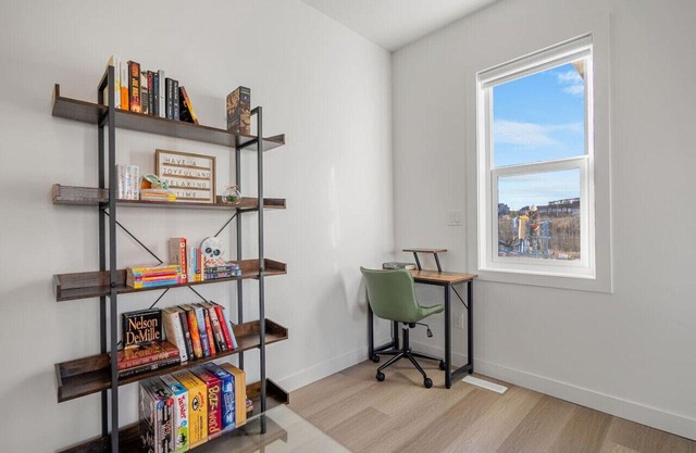 King Bed » Garage » AC » Full Kitchen » 65`