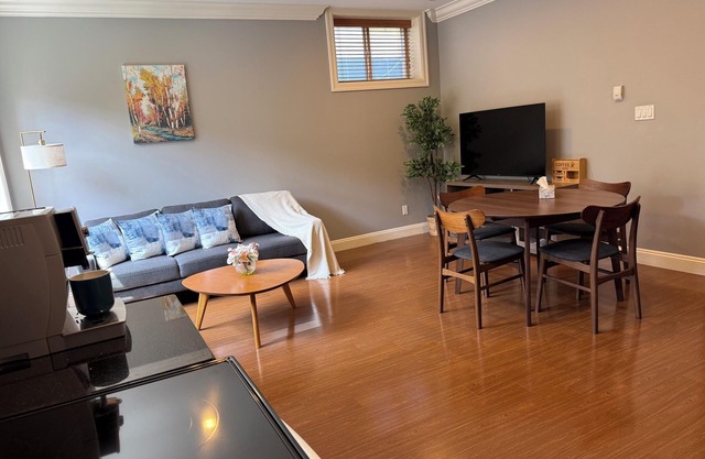 King-bed Room1, SHARED Bathroom & Common Space