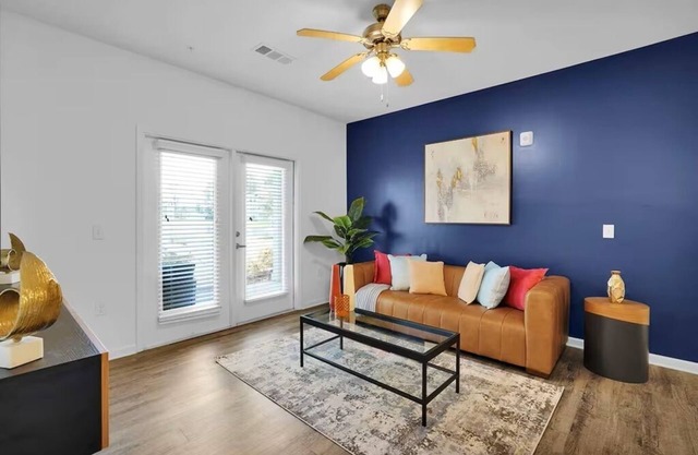 King Bed Salt Pool Luxe 1BR Gym Super Clean Vibe