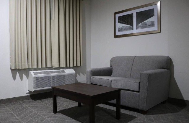 King Bed, Scottish Inns, Free Breakfast and IAH Shuttle Service