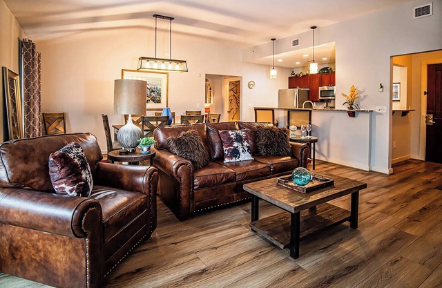 King Bed- SS Appliances- Balcony- Top floor w/wood floors- near beach