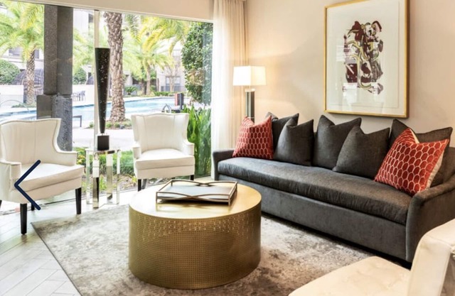 King bed W/pool near downtown and medical center