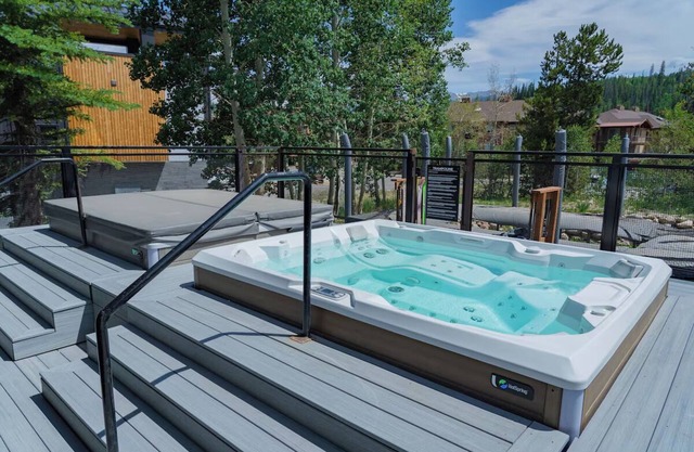 King & Bunk, Gravity Haus, Near Downtown, 2 Units