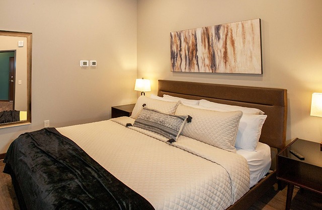 King Hotel Suite - Downtown Duluth, MN