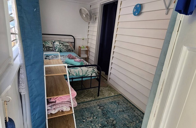 King Single plus 3 Singles in Meyenburg House with shared bathroom & kitchen