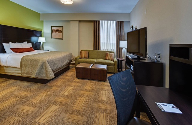 King Studio Near ATL Airport. Free Breakfast Buffet. Gym Access. 24h Business Center.