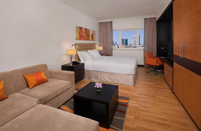 King Studio Near Mall Of Emirates By Luxury Bookings