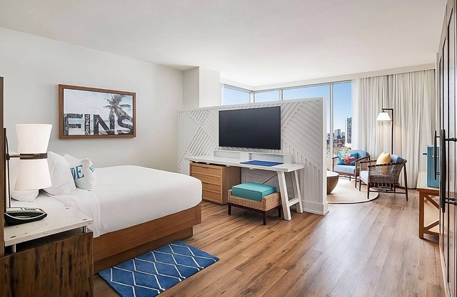King Suite Downtown Nashville! w/Rooftop Pool & Pet Friendly