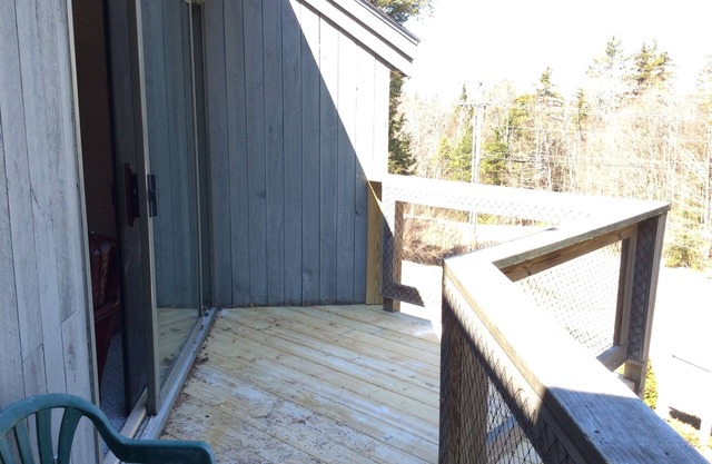 Kingdom Trails/Burke Mountain 3 BR Condo Beautiful Quiet Setting Ski In Ski Out
