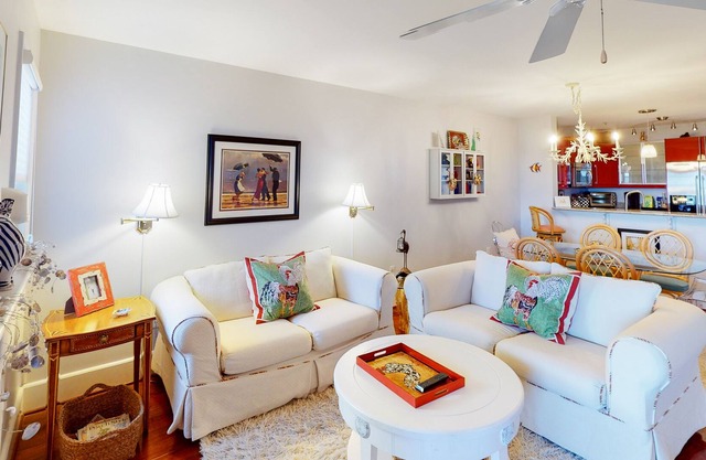 Kings Grant modern home between the ocean and bay with W/D & gorgeous kitchen