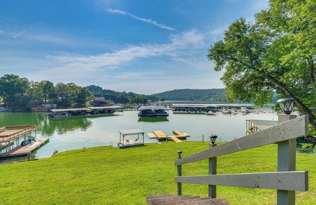 Kingsport 'Boone Lake Hideaway' w/Deck & Views!