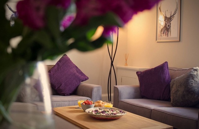 Kirk View, 5 minutes from the station and local amenities.