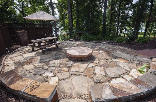 Kirsten's Lakeside Paradise on Lake Chatuge. Enjoy Lake Life! Fire Pit, Dock