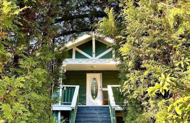 Kitsilano single room shared bathroom