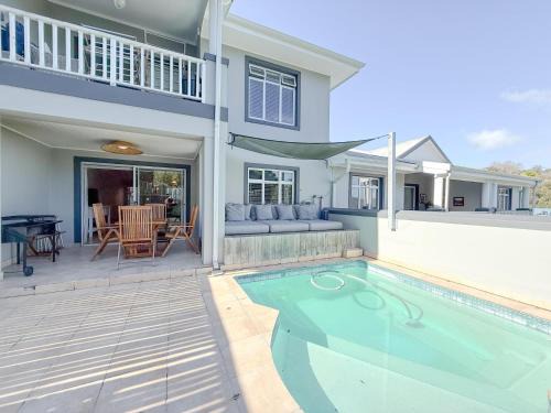 Kloof Gardens: Pool Braai with Lagoon Views
