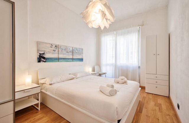 Knock Knock 10 min from Maria Vittoria Flat Hospital