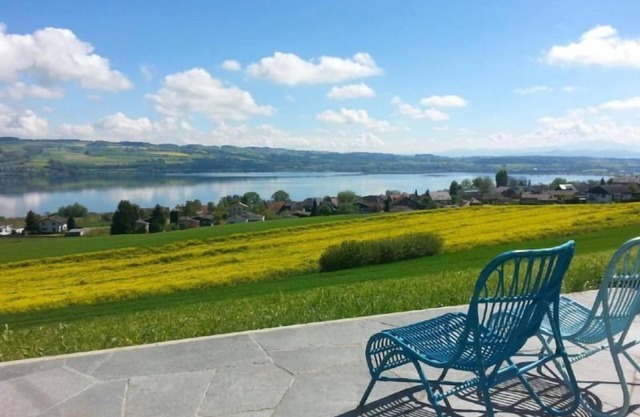 "Kohlweid" holiday flat with lake and mountain views
