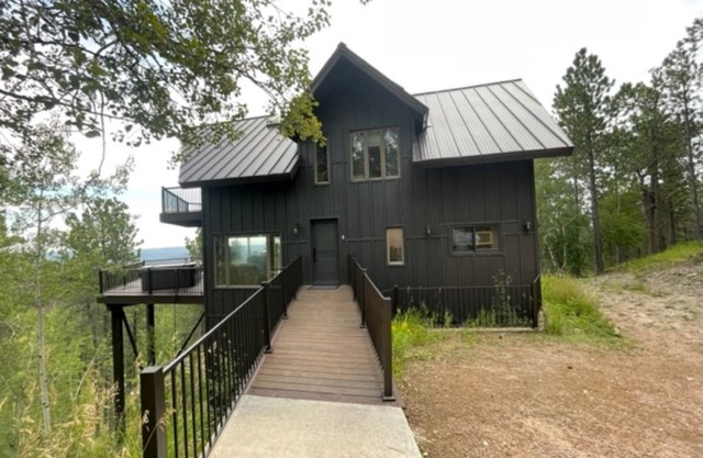 Kojak Secluded Cabin 5 miles to Lake Pactola! Hot tub! Beautiful View Wi-Fi