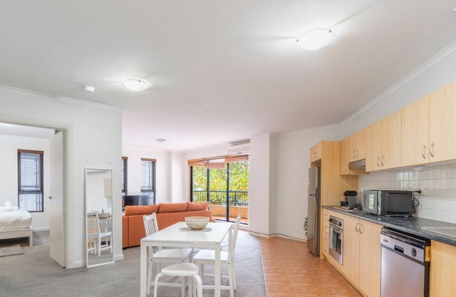KozyGuru | Redfern | Cozy Apt near Train Station