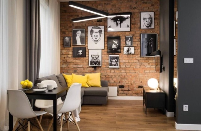 Krakow Old Town Oasis: King Apartment with Balcony & Courtyard Views