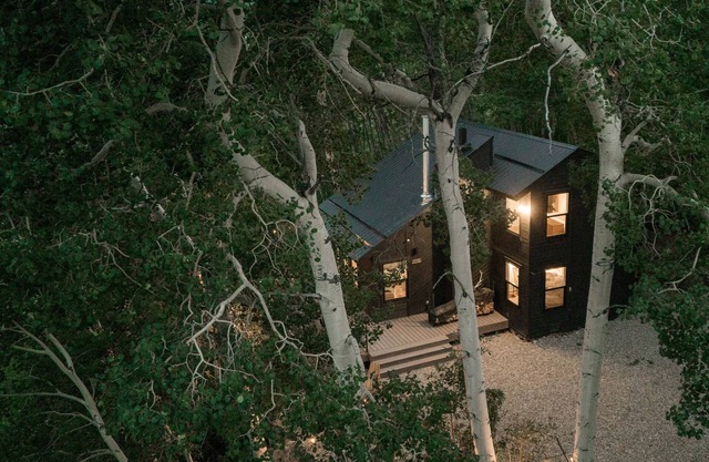Kremmling Cabin: Firepit, Pets, Sleeps 8, Trails!