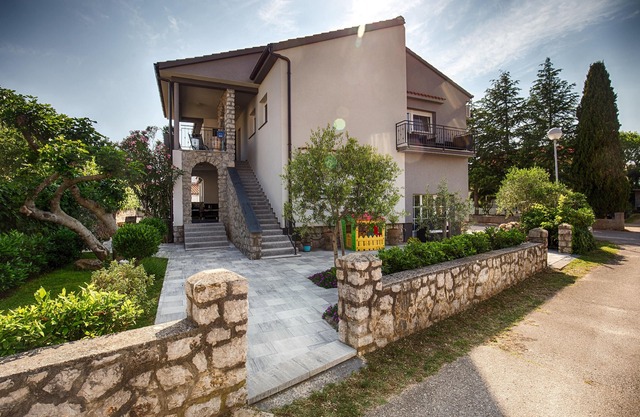 KRK CITY ! 200m PROMENADE !Romantic house, with small pool .