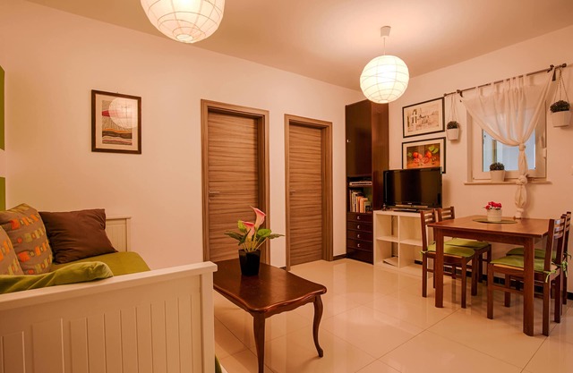 KRK city! 200m PROMENADE !Romantic house Vilaveja, small pool .