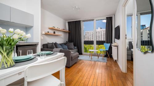 Krochmalna, Sun & Snow