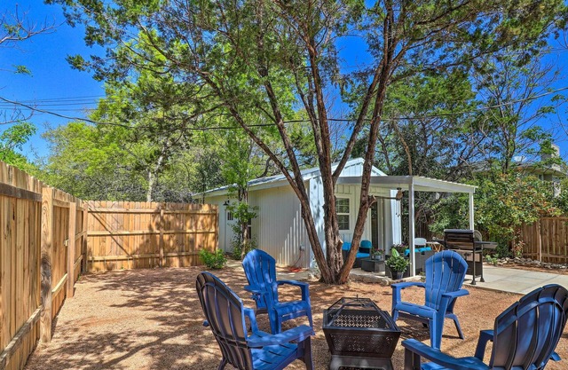 'Krow's Nest' - Sunny Cottage w/ Lake Access!