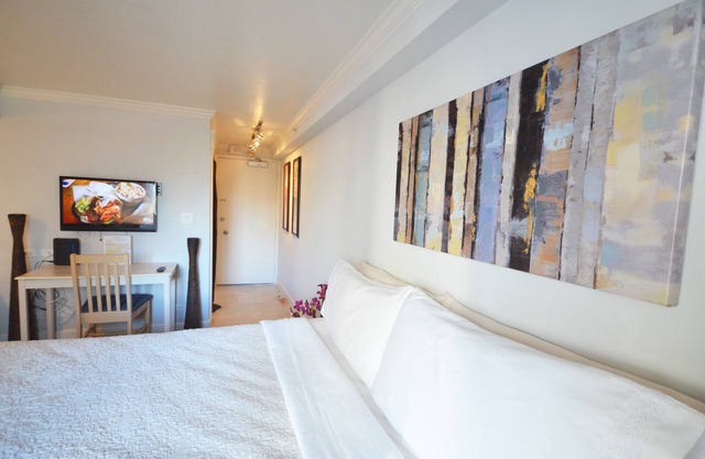 Kuhio Village 1009 KING BED Modern/Waikiki Beach