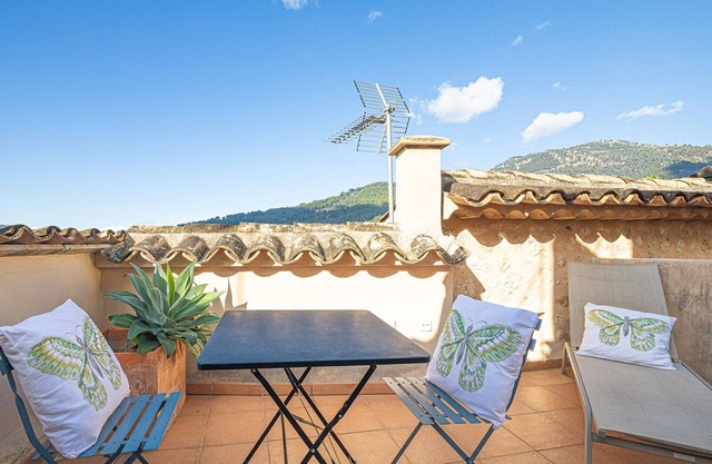 L'Angel by Rentallorca