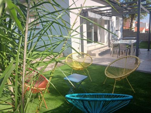 L'Eden des Aspres Villa T4 neuve plain pied avec Jardin plein sud, terrasse, BBQ & Wifi
