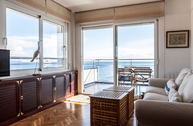 L'escala: In front of the sea-Passeig Maritim-l'Escala-Wifi free