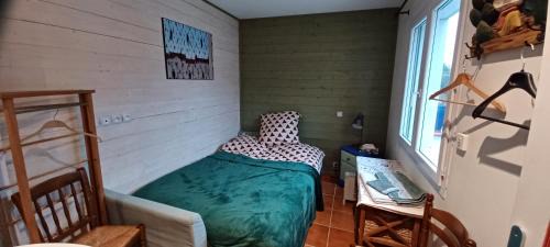 L'Escale - private bed, shower room & kitchen