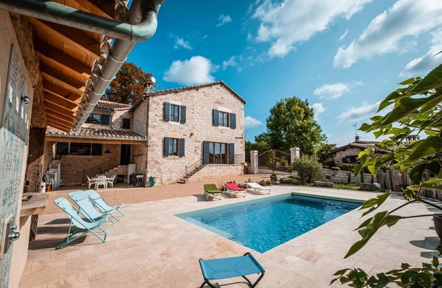 L'Escapade d'Itzac - pool & Air conditioning