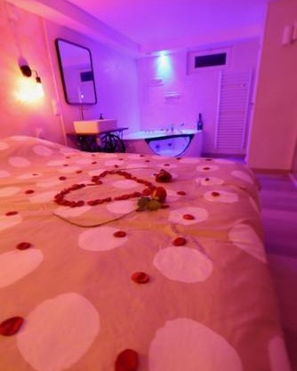 L'Escapade Enchantée - Spa, Cheminée et Cinéma