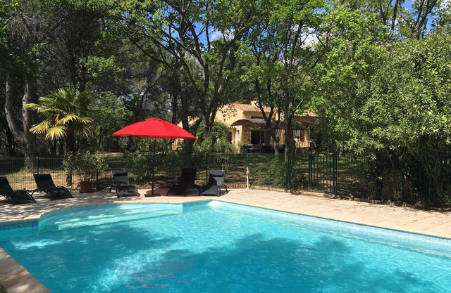 L'EVIDENCE 6000 m² of pine forest - heated swimming pool 12x6 m'with safety fence