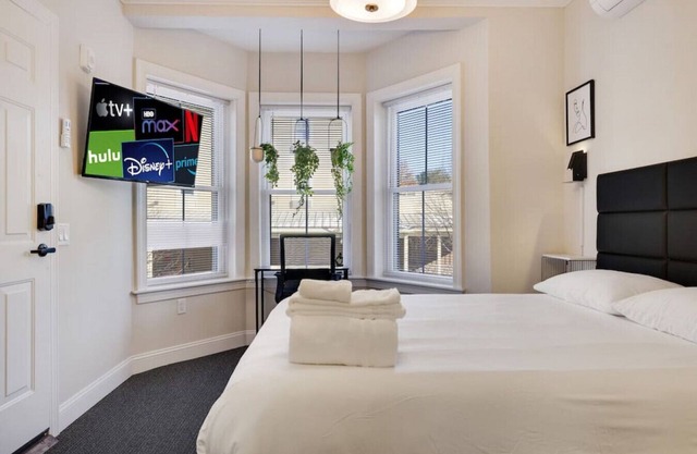 L201 · The Lack - Bay Queen Suite - A01