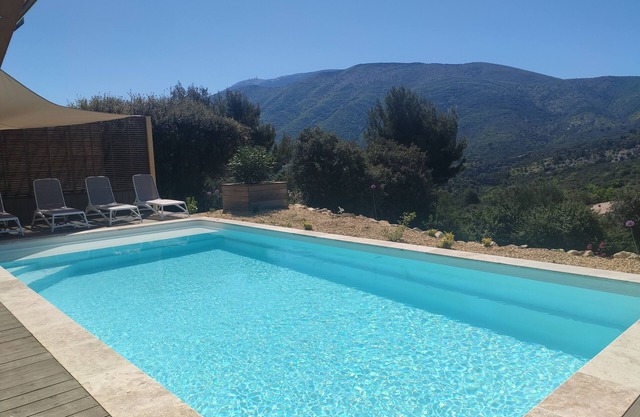 La Bernardière, Comfort and exceptional views of Mont Ventoux (sleeps 10)