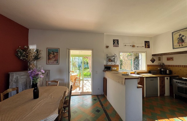 La Boissetane, Provencal house with swimming pool and garden, at the foot of the Luberon mountains