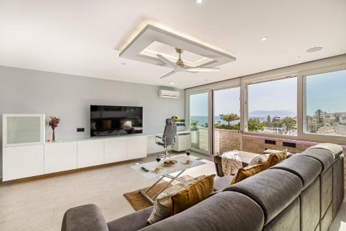 La Cala-Flores Beach by Stay Belonio