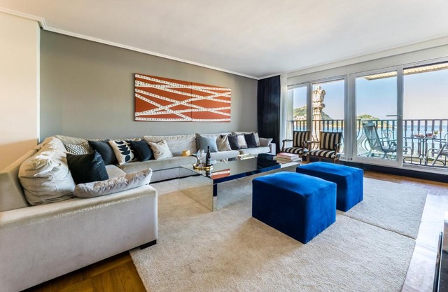 LA CONCHA BEACHVIEW by SWEET HOME SAN SEBASTIAN