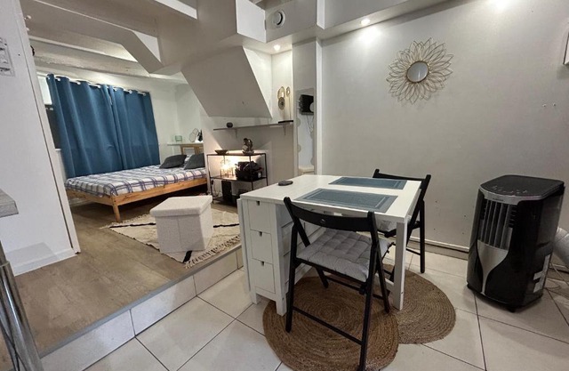 La Garde Studio centre historique, proche plage, climatisation, fibre