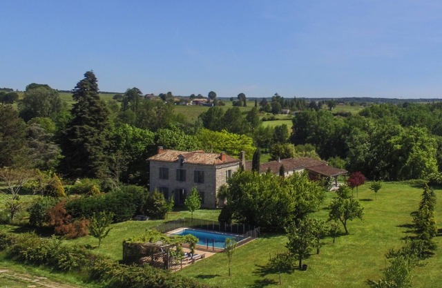 La Gravouse: Manor house with private pool & tennis court set amongst the vines