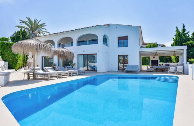 La Mar - By Almarina Villas